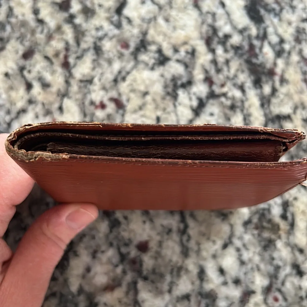 Louis Vuitton Epi Bifold Wallet - Picture 12 of 16